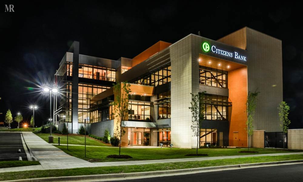 Citizens Financial has 1,172 branches in 14 states of the USA in addition to operating over 2700 ATMs. Recently, the bank is dealing with an alliance with HSBC to acquire its 80 branches on the East Coast. banks in America Citizens bank